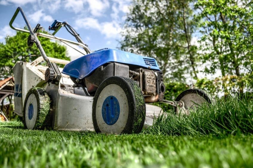 lawnmower-384589_1920-e1490879326763