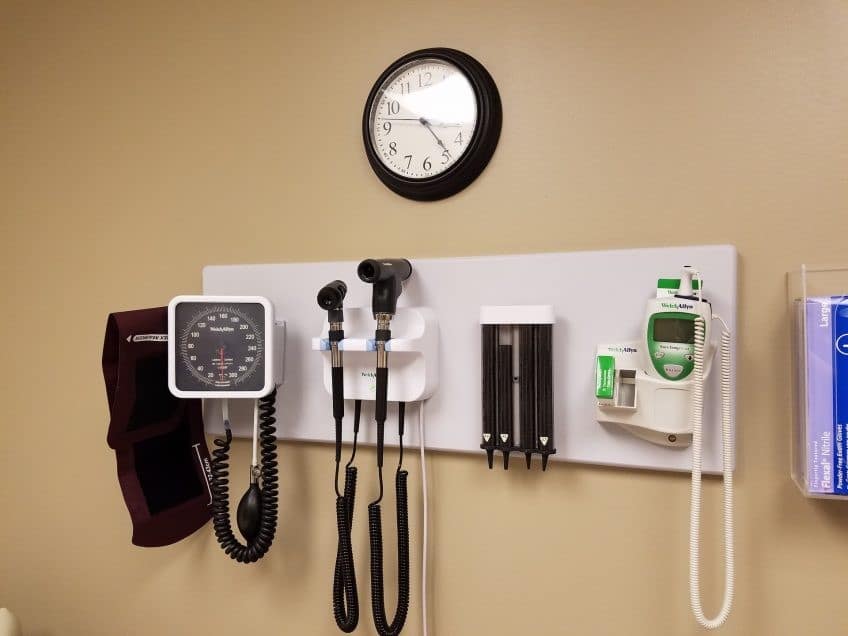 doctors-office-2610509_1920-e1507744895639