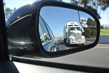 rear-view-mirror-1646510_1920-e1490207304902-380